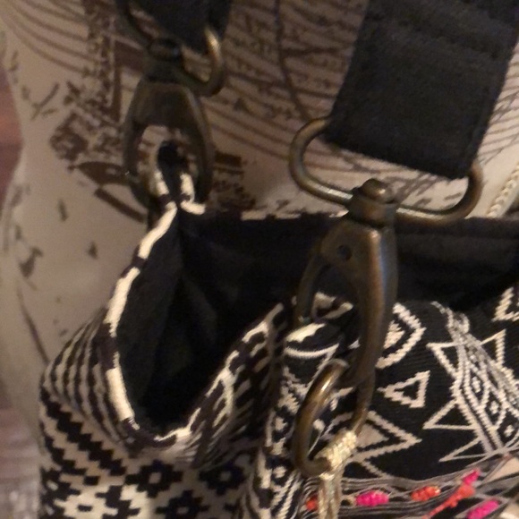 LOVESTITCH BEADED BOHO SHOULDER PURSE - Picture 5 of 7